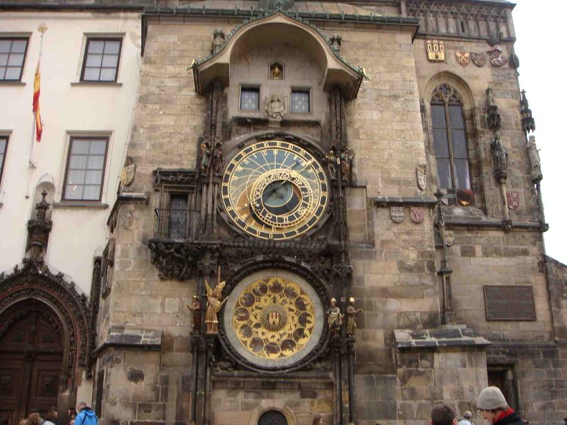 旧市庁舎の天文時計。